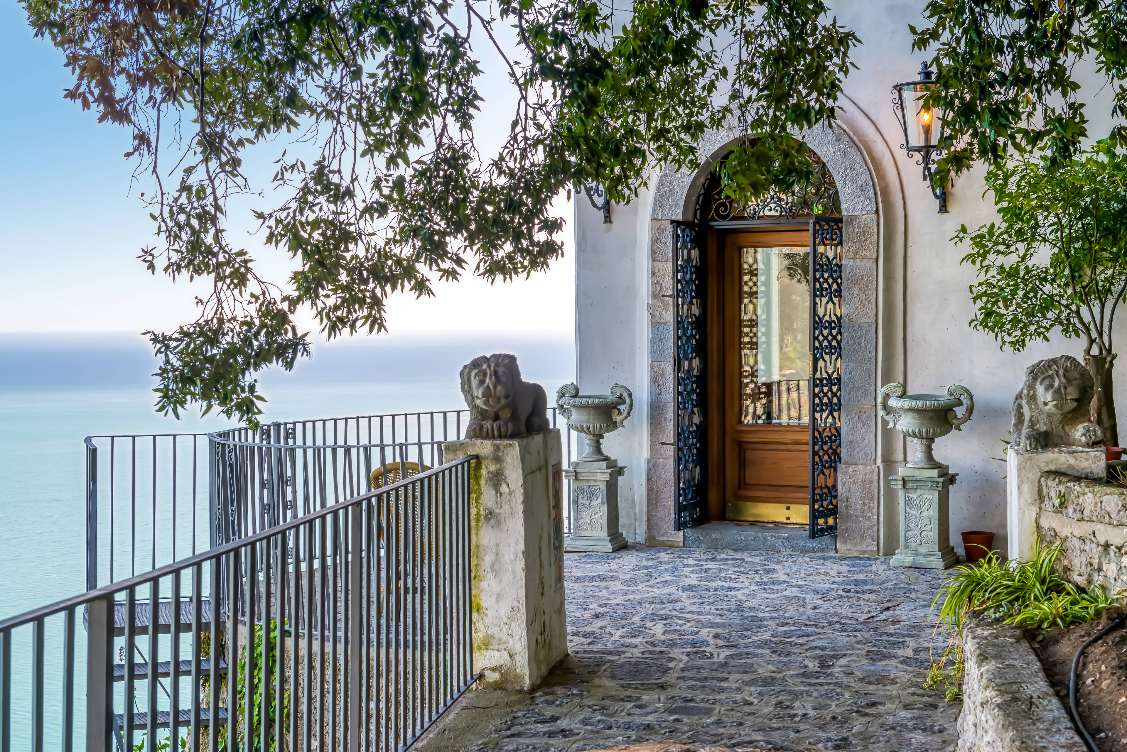 VILLA FOR SHORT-TERM RENTALS IN RAVELLO