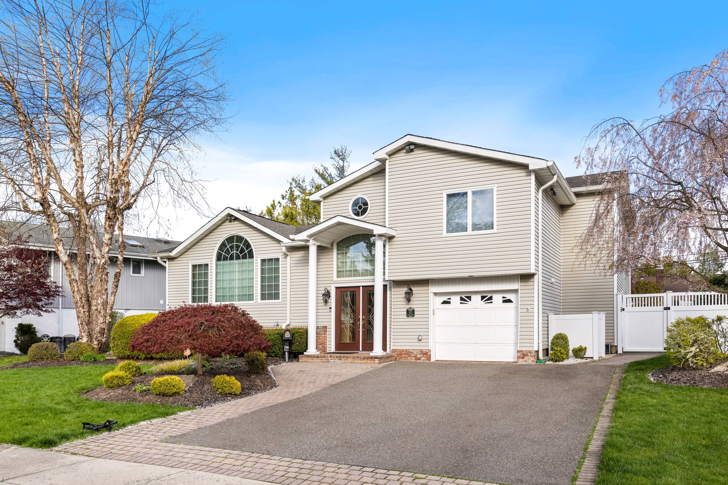 Stunningly Expanded Jericho Home in Syosset Schools!