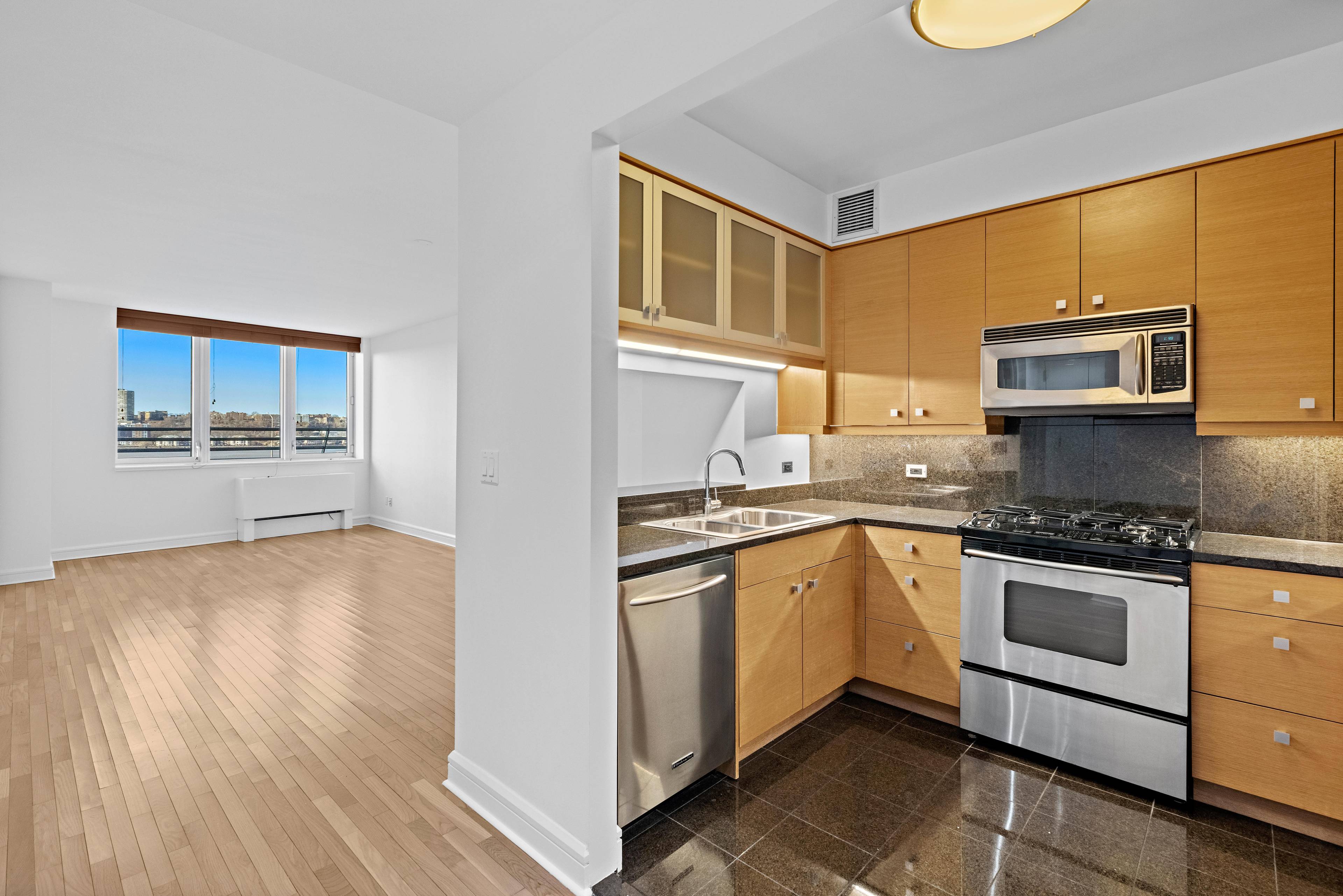 JUST LISTED | 4 CLOSETS | DIRECT RIVER VIEWS | FOR RENT