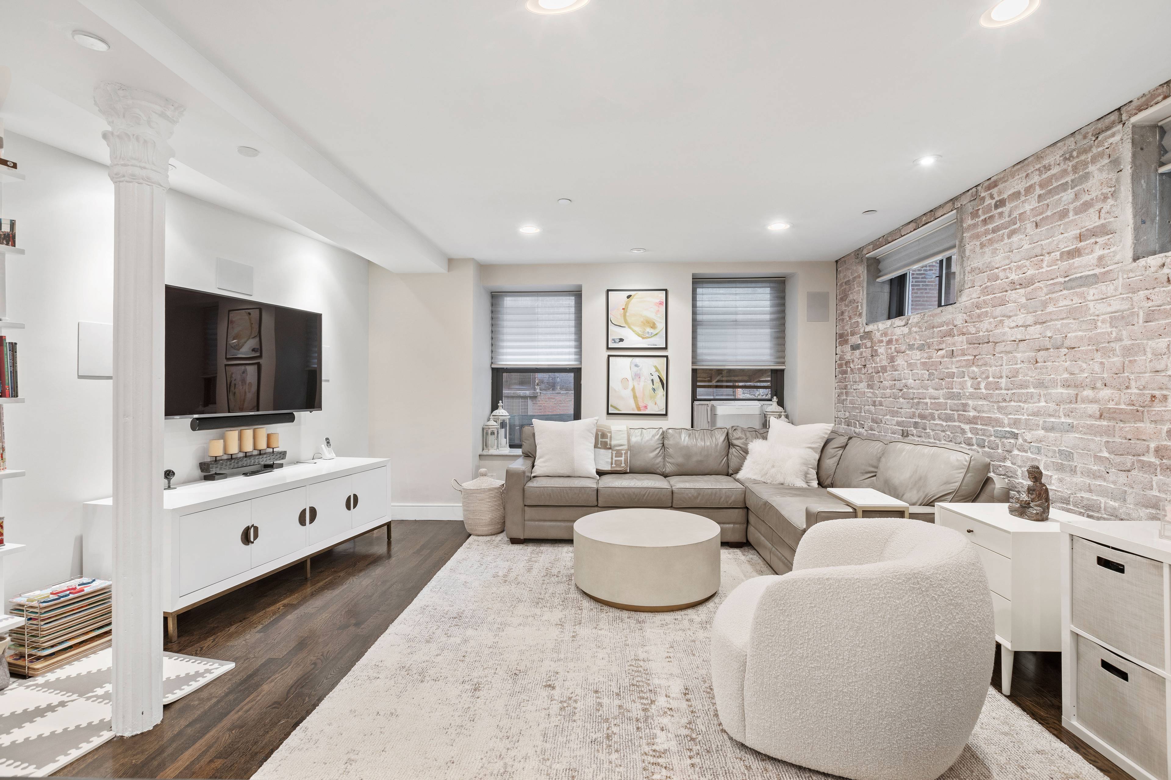 Massive Newly Renovated 2 Bed/2 Bath Condo in Seaport