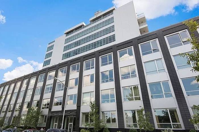 Luxurious 2 Bedroom 2 Bathroom with washer/dryer in unit in front of McCarren Park!