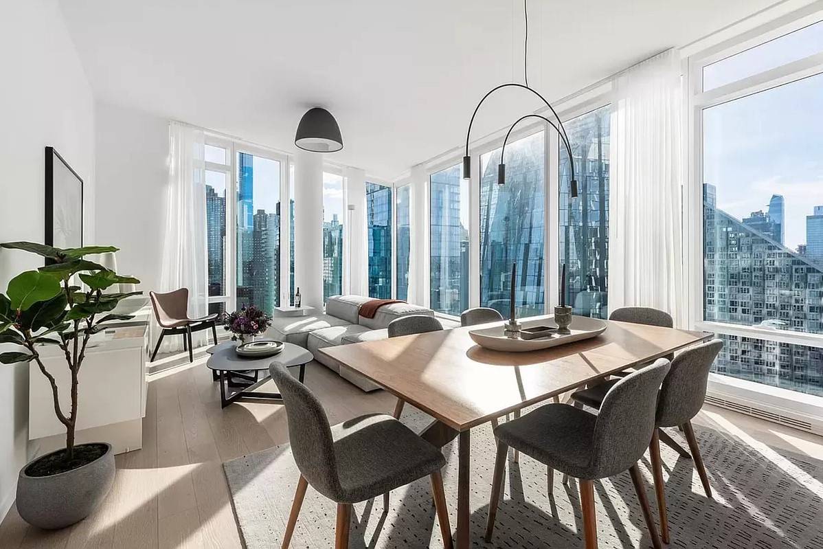 Corner 2 Bedroom 2.5 Bathroom Residence @ Waterline Square!