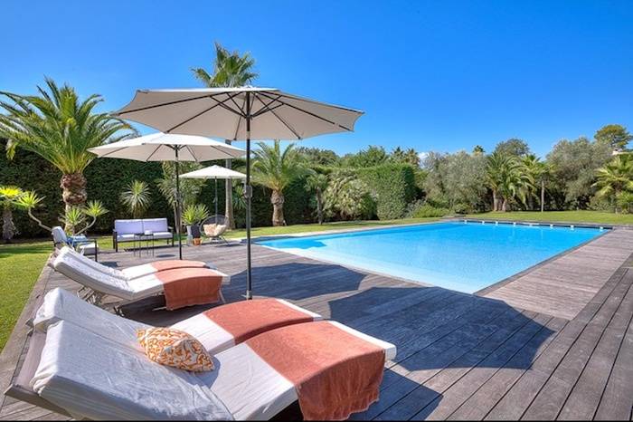 SOUTH OF FRANCE |CHIC VILLA WITH SWIMMING POOL LOCATED CLOSE TO THE BEAUTIFUL VILLAGE MOUGINS