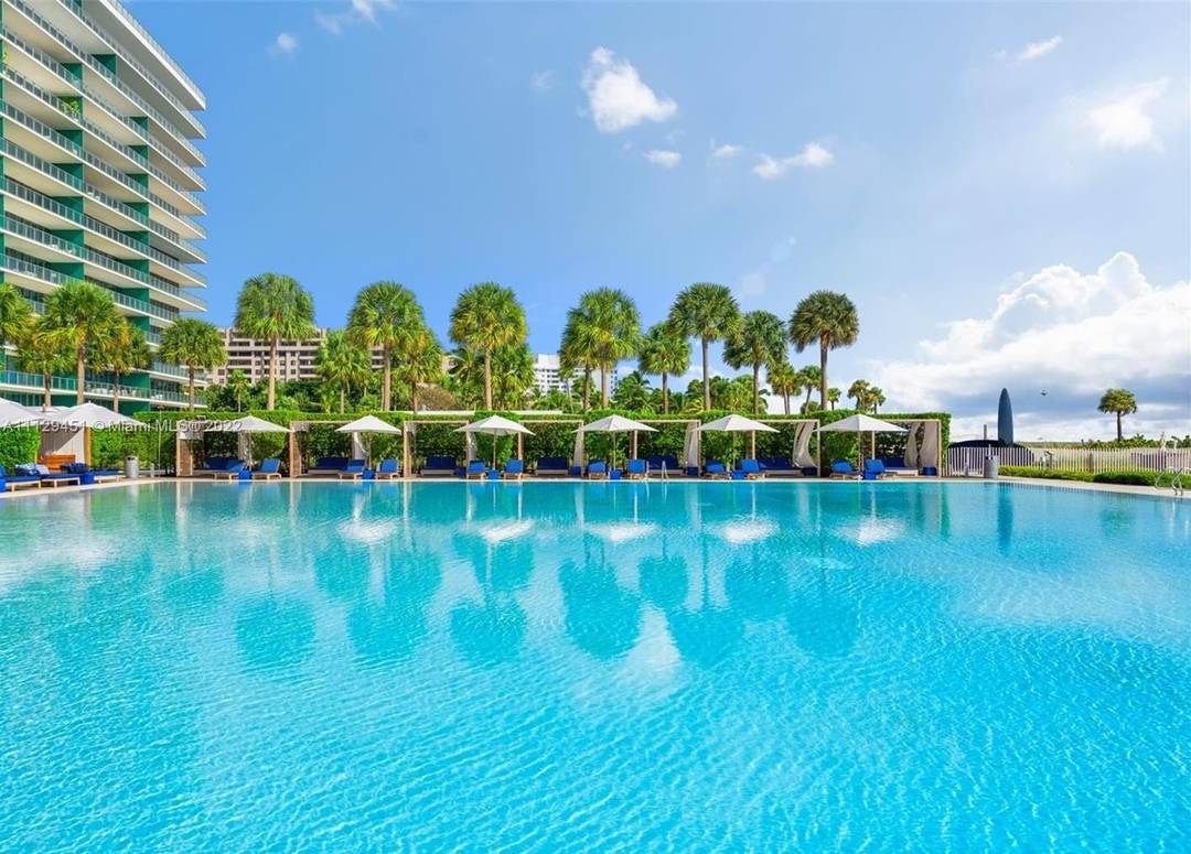 Miami Beach Oceanfront Condo | 2 Chambres 3 Salles de Bain 1,830 SF Balcon, 1 parking | Full service bâtiment