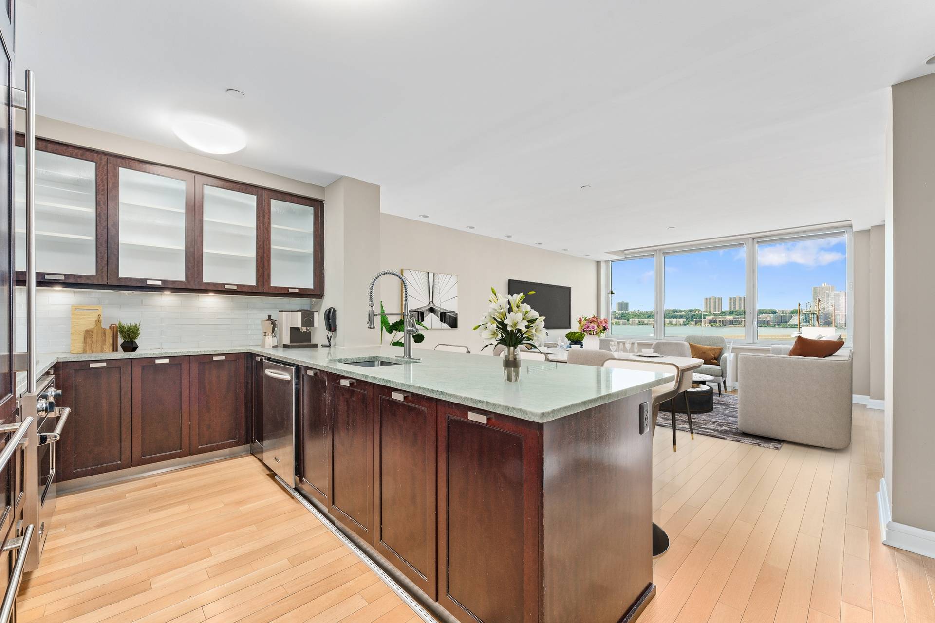 1,170SF CONV 2 Bed 2 Bath | Direct Hudson River Views