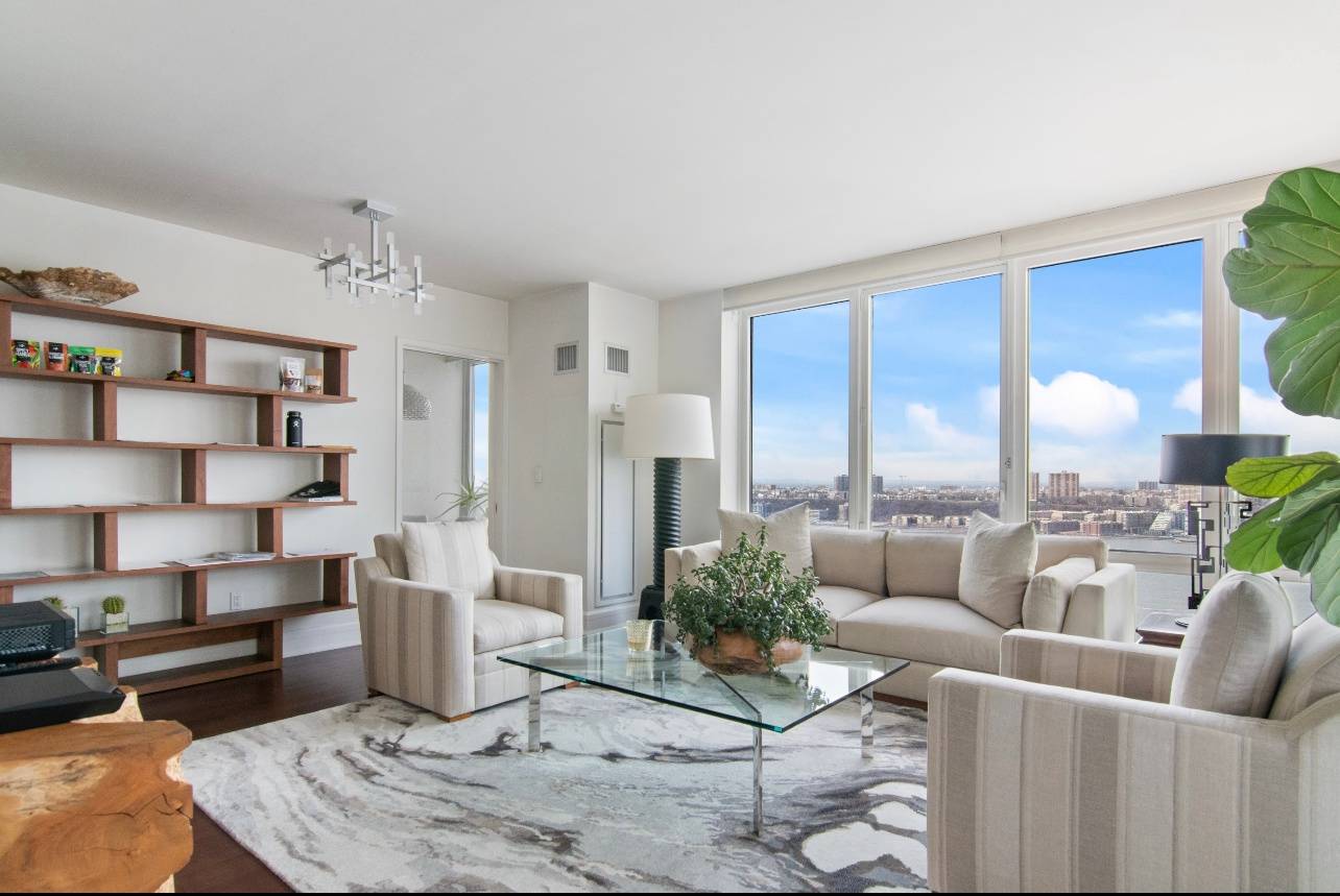 Mint High floor 3bed 3bath w/outdoor space