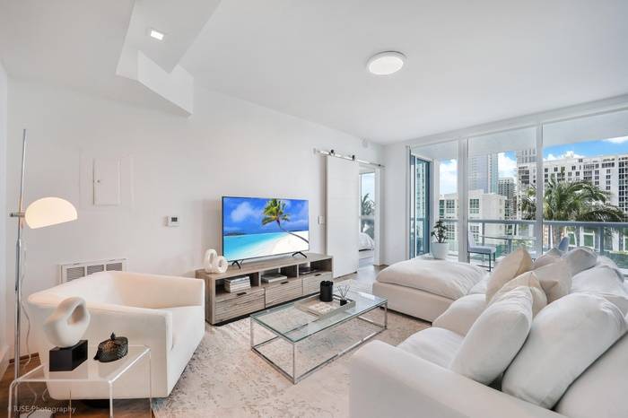 Miami Waterfront Fully Renovated Condo | 2 beds| 2 Baths| 1007 Sf | 1 Parking |