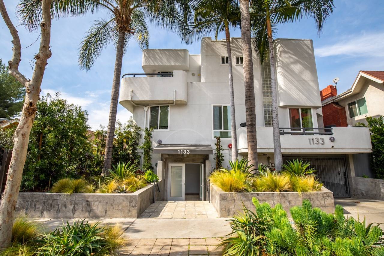 Elevate Your West Hollywood Escape: Luxe 3-Story Townhouse with Hollywood Sign Rooftop Views!