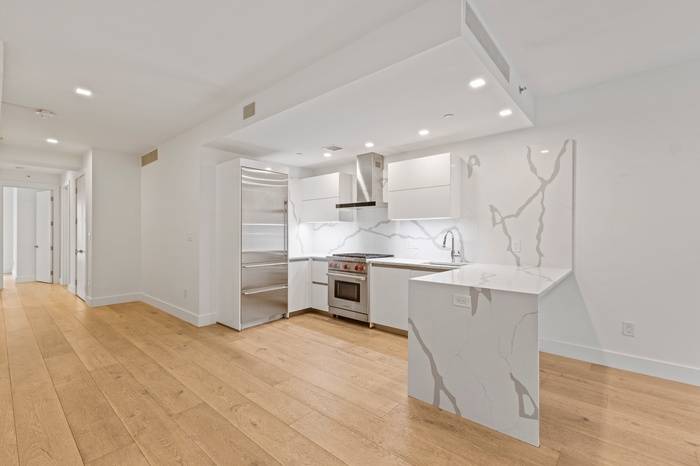 Midtown East - Loft like 2 Bedroom with Terrace