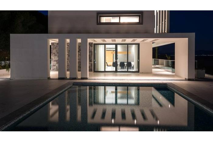 EXCLUSIVE VILLA  IN   HALKIDIKI / GREECE