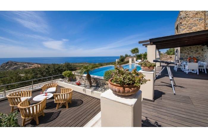 Magnificent villa built on a panoramic  hill