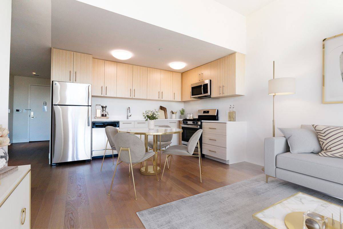 Luxury High Floor No Fee Three Bedroom  in Long Island City