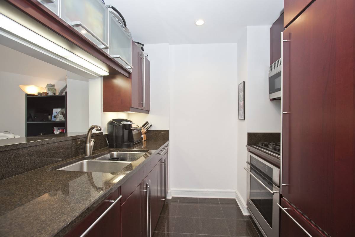Alcove Studio for Rent at The Heritage | Lincoln Square