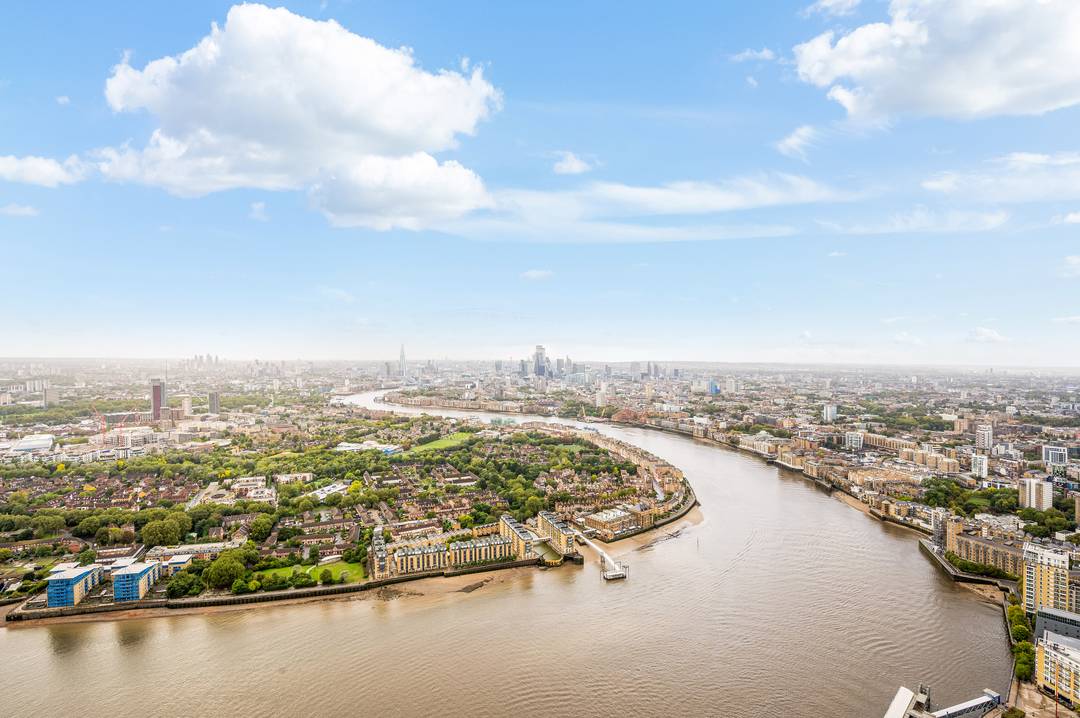 Skyline Living on the 64th Floor | Panoramic Thames Views | Landmark Pinnacle
