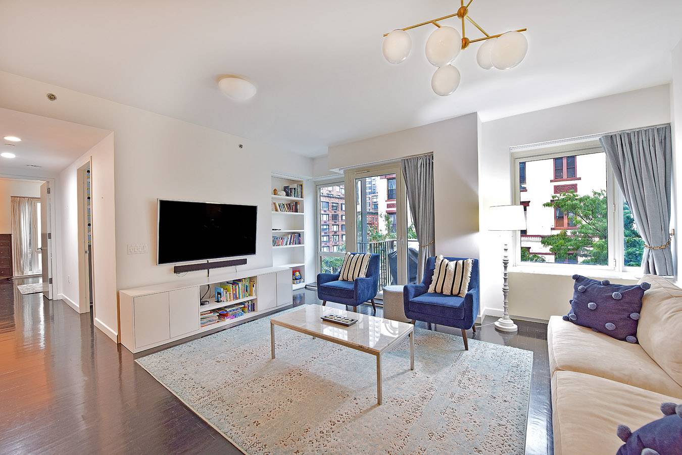 Spacious Corner 2 Bed/2 Bath + Den in Hell's Kitchen