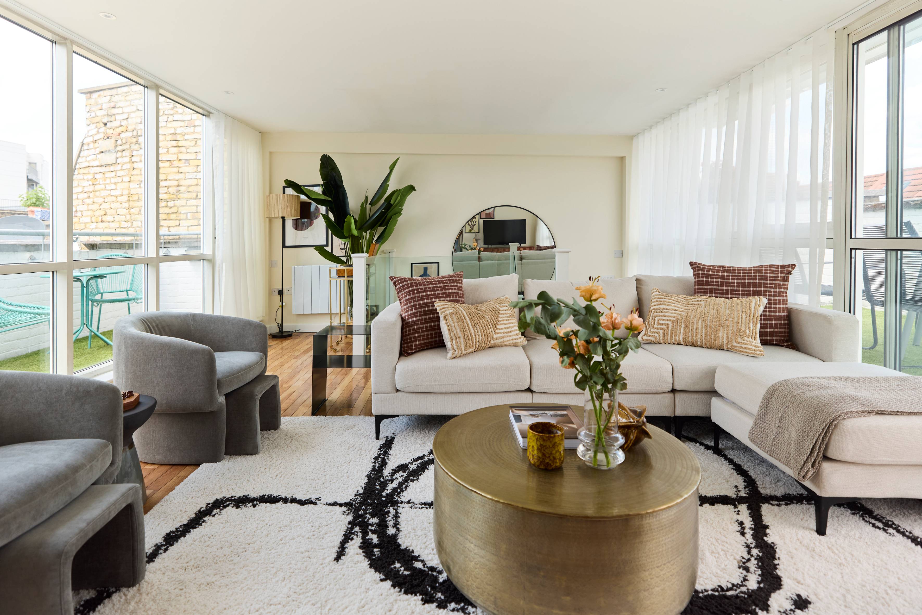 East London Split-Level Penthouse with Two Balconies in Trendsetting Brick Lane