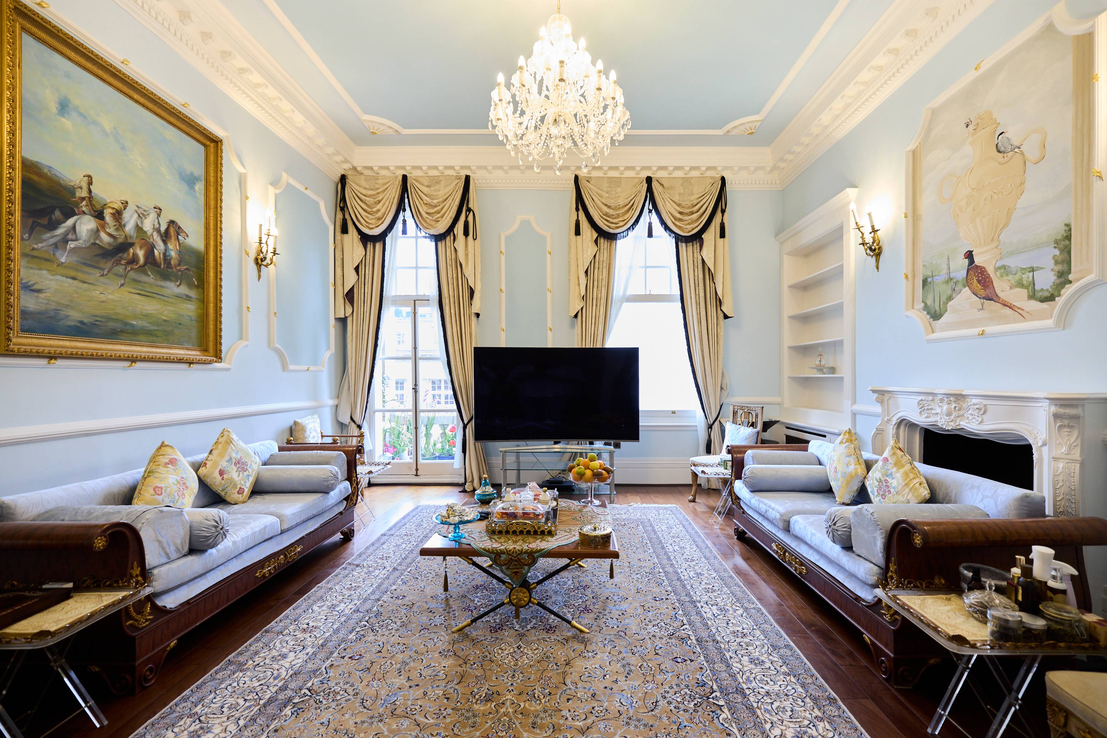 Exceptional 3-Bedroom Lateral Apartment with Private Balcony and Concierge in Iconic Albert Court, Kensington