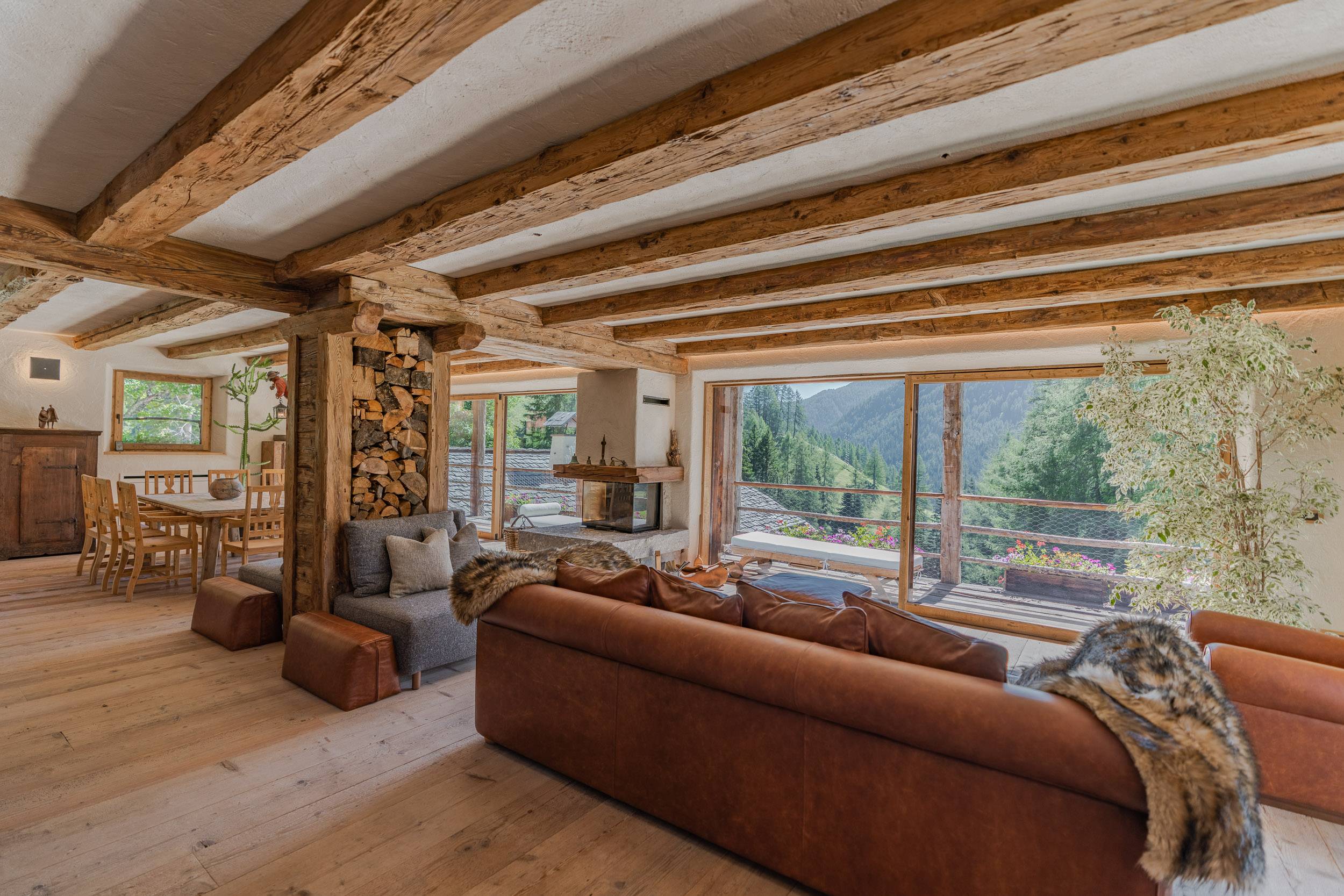 AWARD WINNING SKI-IN SKI-OUT CHALET IN THE ITALIAN DOLOMITES