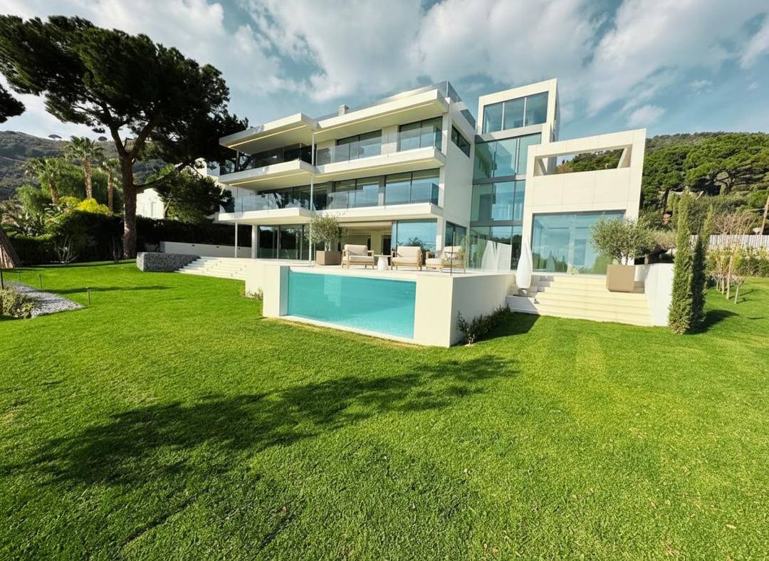Luxury New Construccion Home in Pedralbes