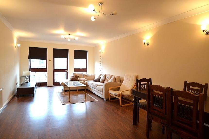 Spacious 4-Bedroom 4-Bathroom Duplex with River Views and Balcony