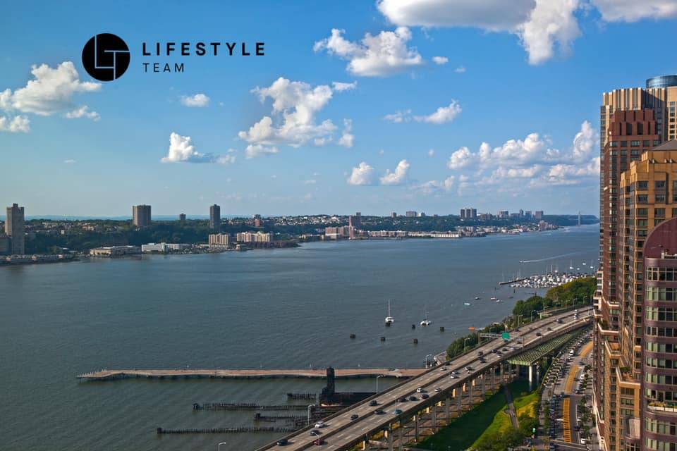Corner High Floor Two Bed Two Bath with City & River Views