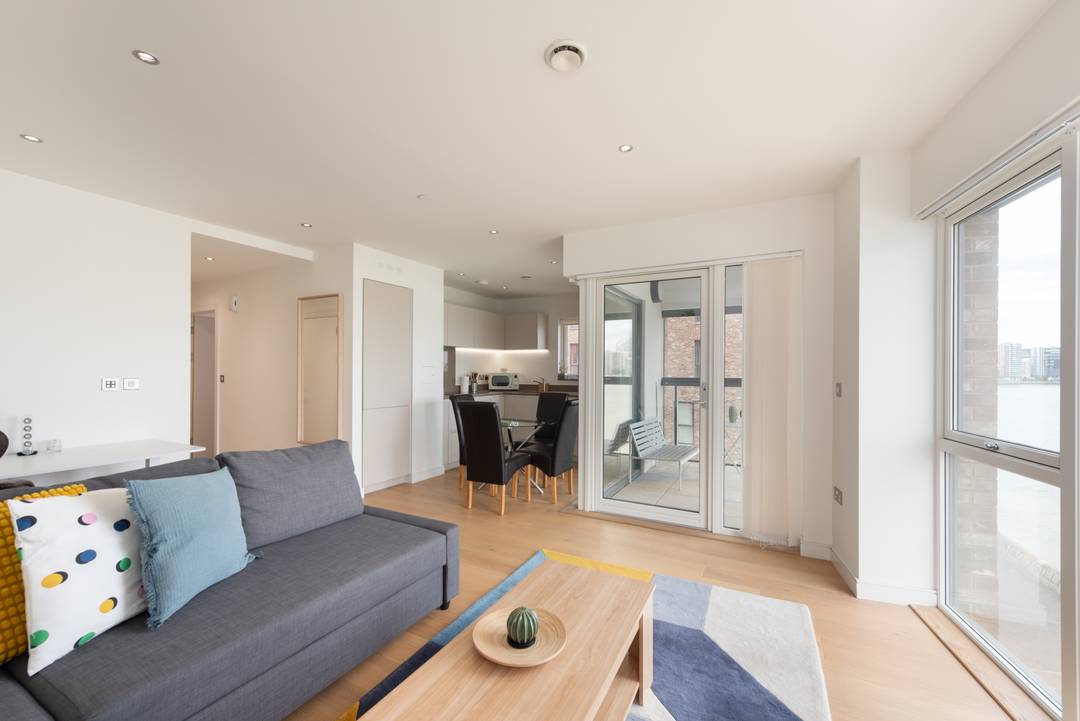 Elegant New-Build One-Bedroom Apartment Boasting Breathtaking River Views