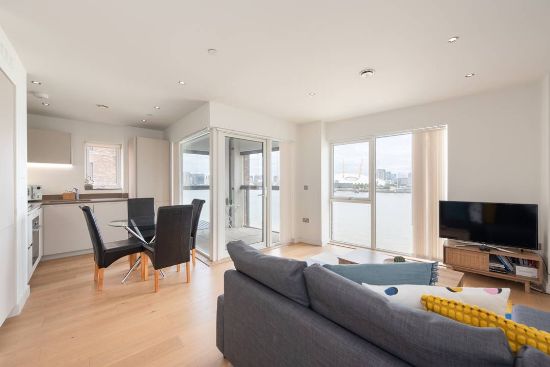 Elegant New-Build One-Bedroom Apartment Boasting Breathtaking River Views