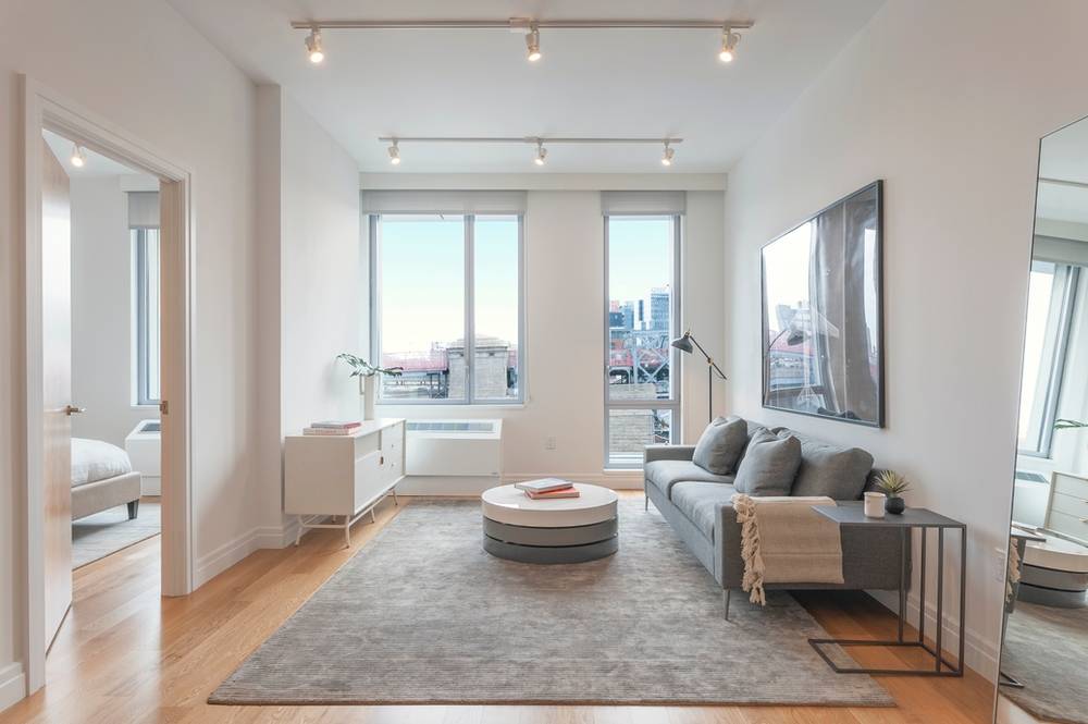 Full Service Building with Bridge Views and Large Roof Deck WD in Unit (No Fee)