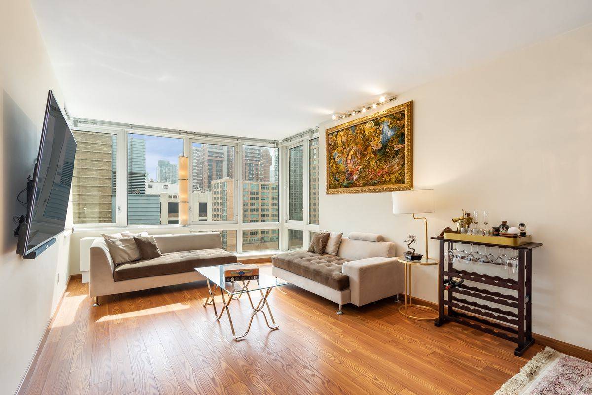 Bright East Facing One Bedroom Apartment on Riverside Boulevard!