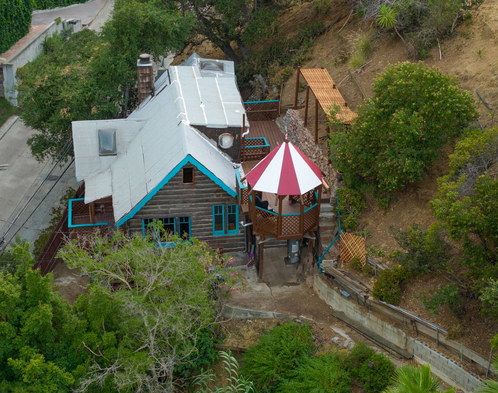 FOR LEASE! TRANQUIL LAUREL CANYON GEM - MUST SEE!!