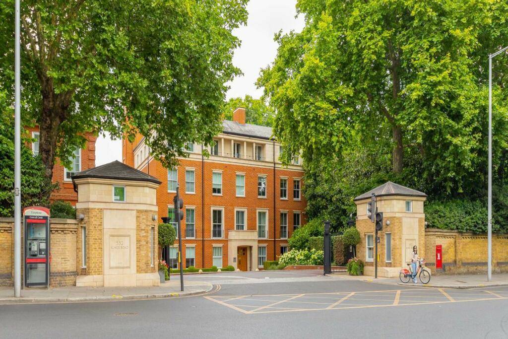 Unbeatable Value! Huge 4-Bed Duplex Penthouse in Chelsea with 2 car spaces