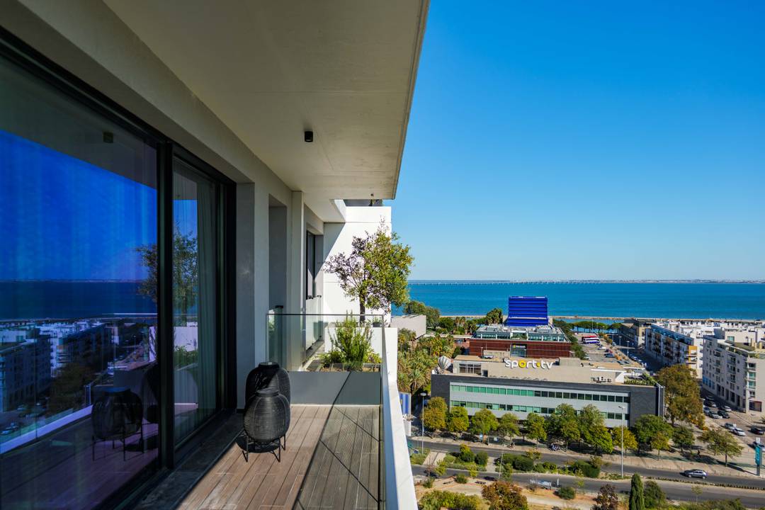 SUPERB NEW 3 BEDROOMS (PLUS) FAMILY APARTMENT in Lisbon’s Most Modern District