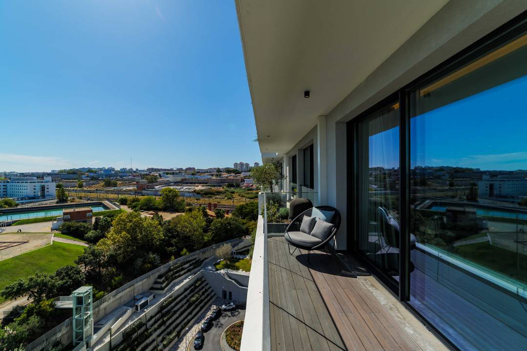 Lisbon | Riverfront | 3 Suites | Terrace | Concierge Services | Prime Location