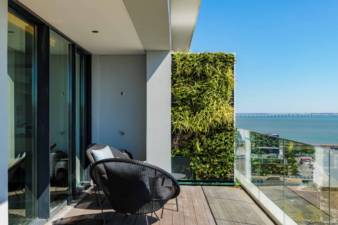 Penthouse | Duplex | Riverfront | 4 Suites | Terrace | Concierge Services | Prime Location