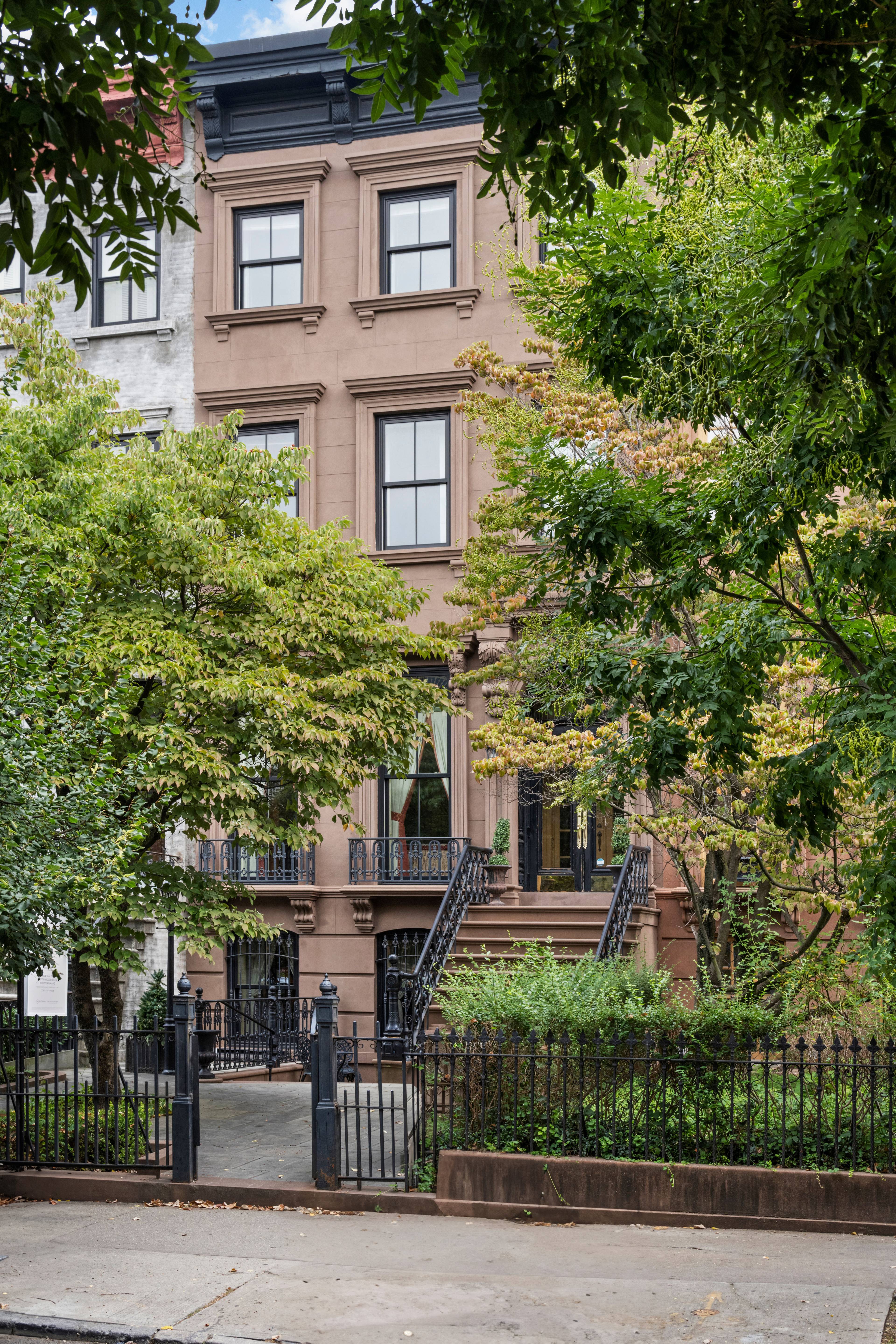 HISTORIC CARROLL GARDENS BROWNSTONE