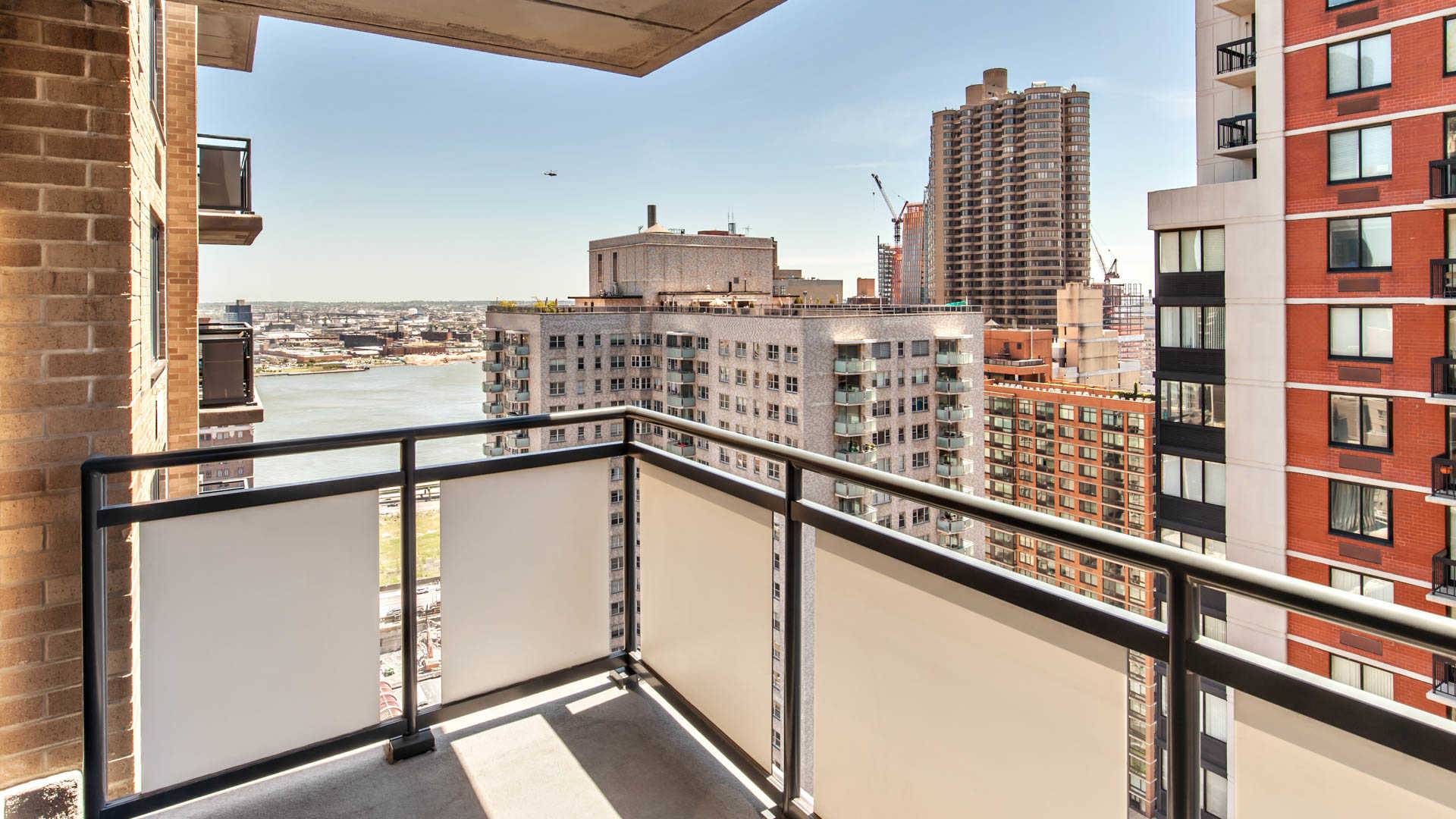 2 Bed / 2 Bath Corner Unit in Concierge Murray Hill Building