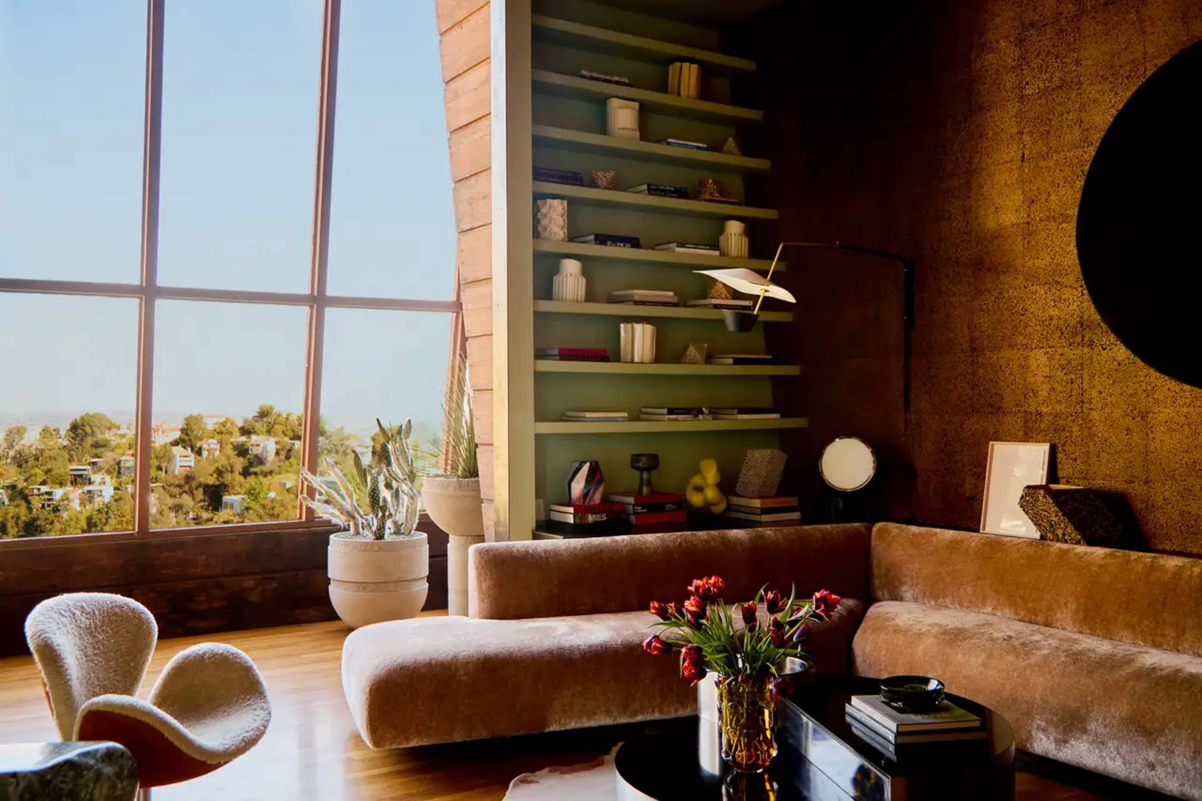 Quincy Jones-Designed Home with Seamless Indoor-Outdoor Living