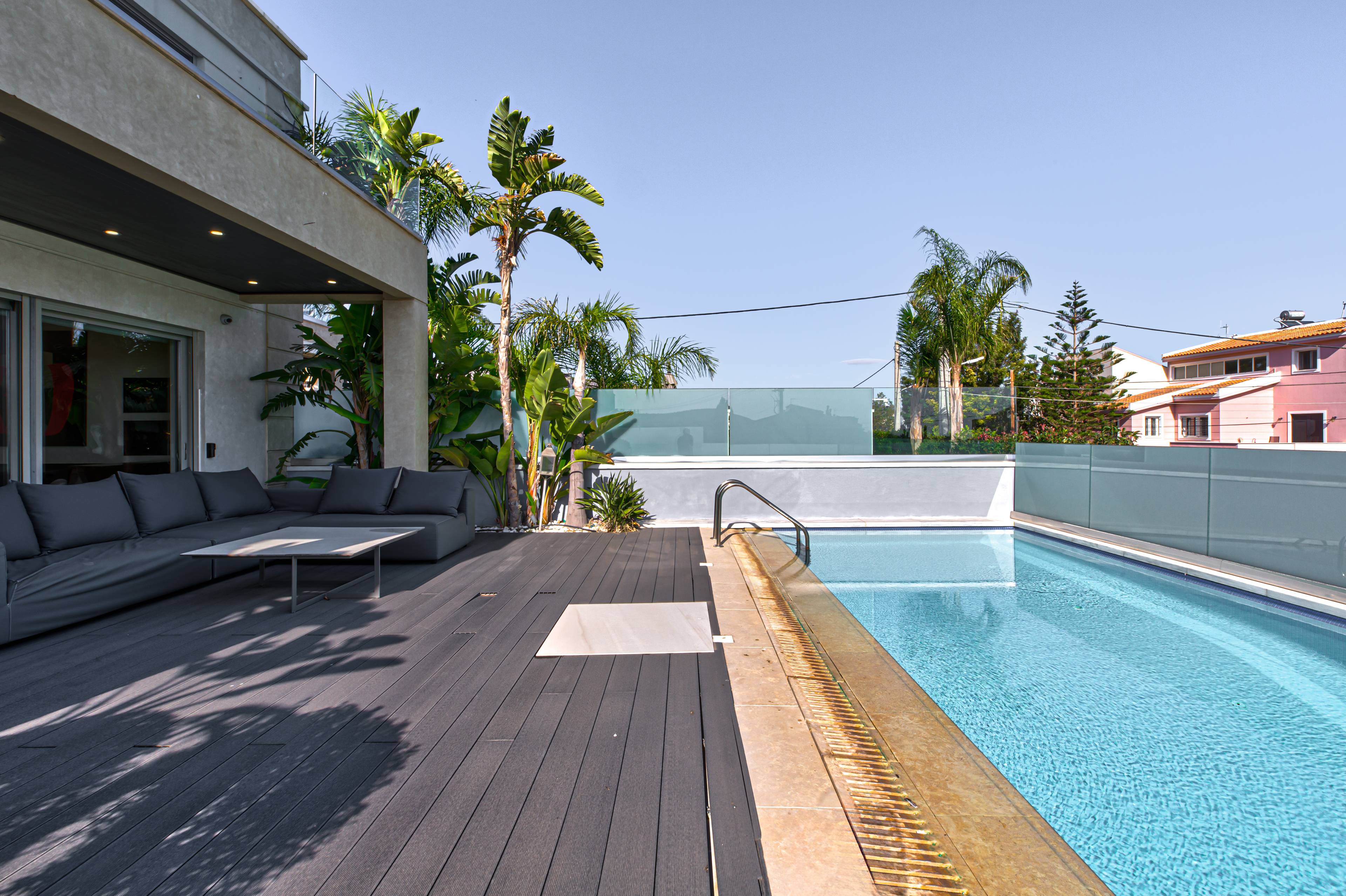 VILLA RIVIERA Exquisite 3-level Villa with luxurious outdoor swimming pool and BBQ Area in Varkiza