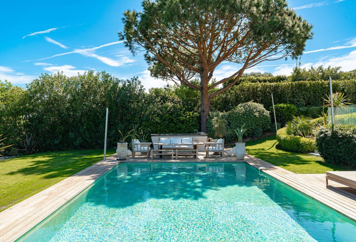 Exclusive 7 Bedrooms Villa in St Tropez with Private Helipad and Panoramic Views