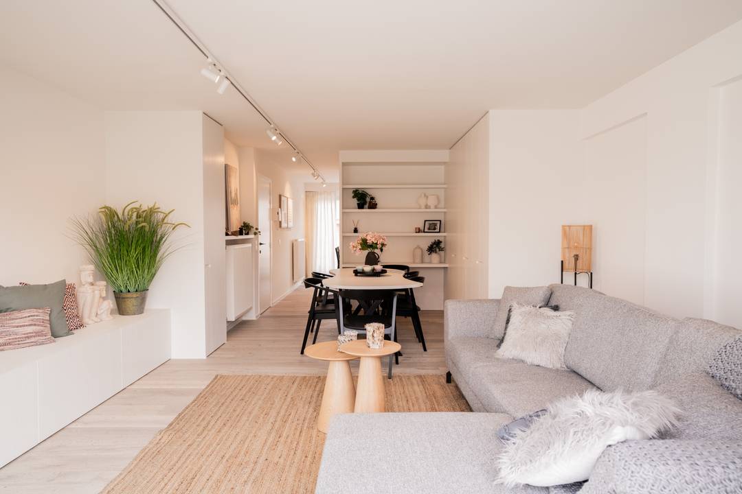 Prachtig gerenoveerd duplexappartement met 2 zonnige terrassen, vlak bij het strand!