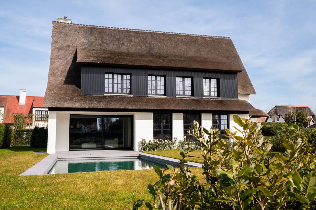 Exclusieve villa met high-end renovatie op topligging in het Zoute.
