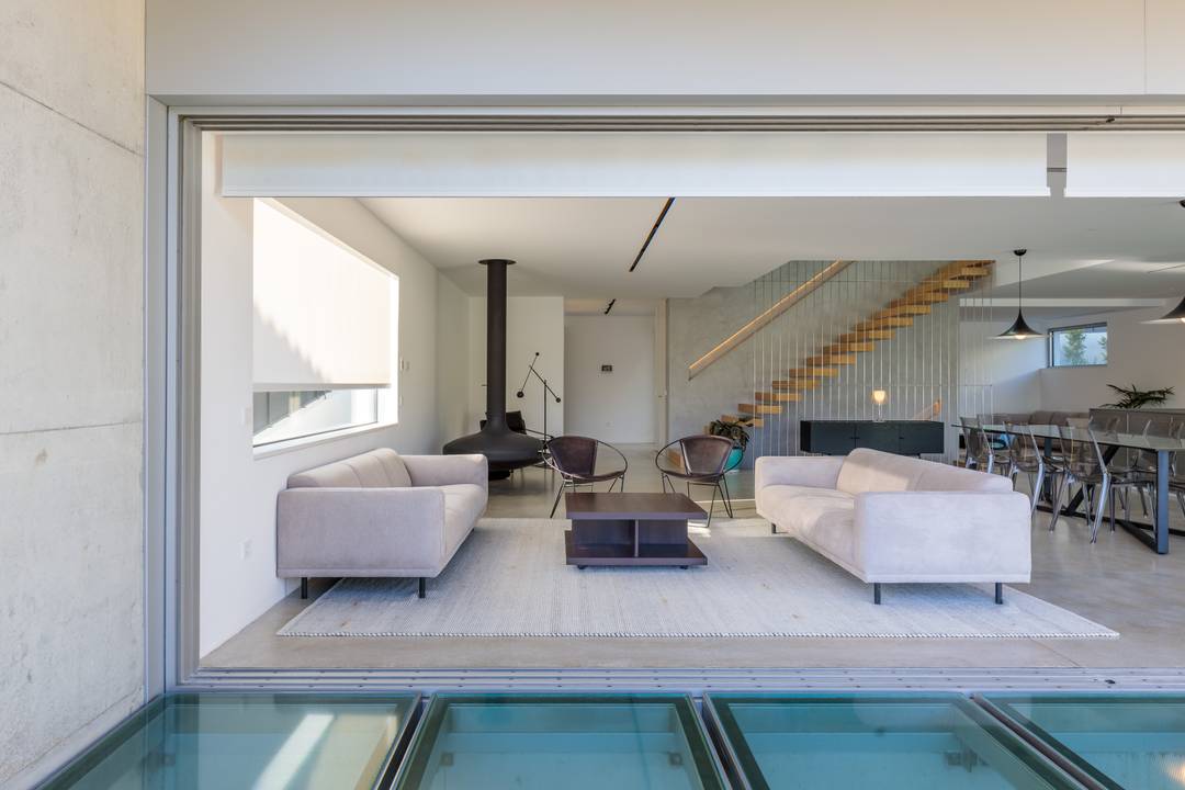 Designer Villa | 4 Ensuites| Pool | Gym | 5min To Beach | Close To International Schools