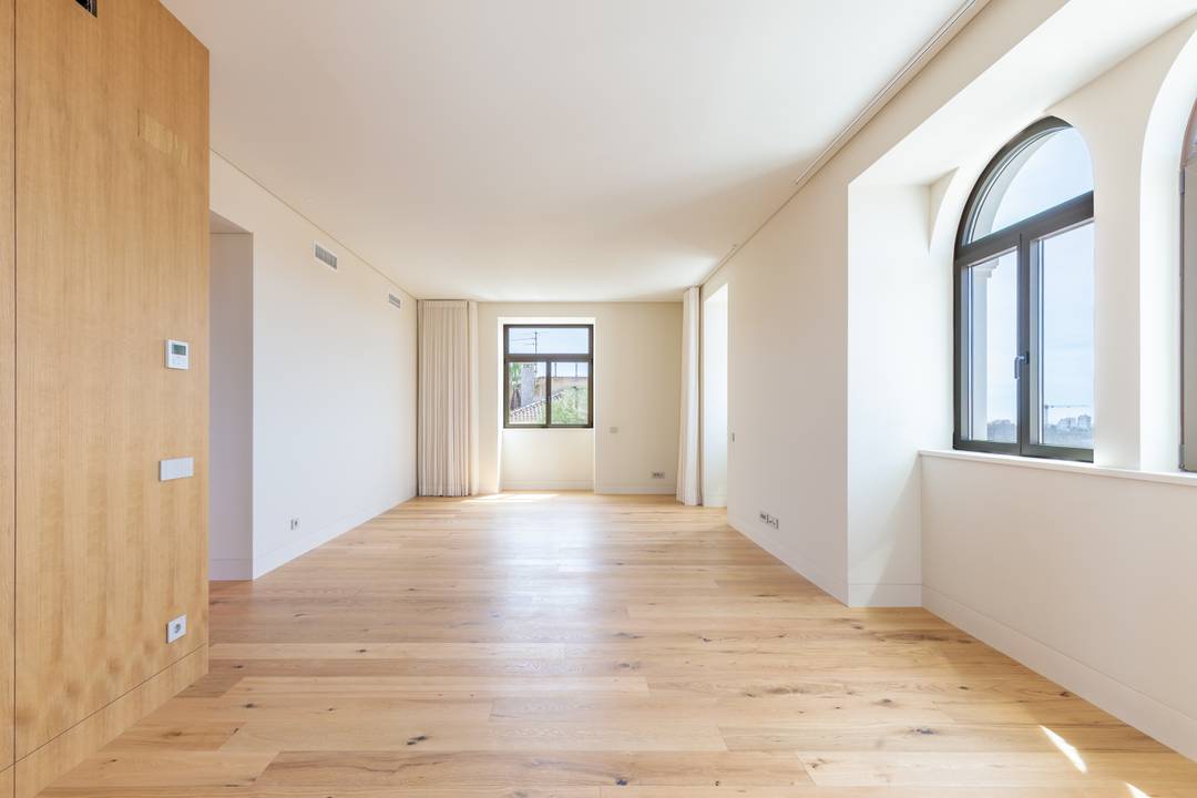 Estoril Apartment | T3 | Indoor/Outdoor Pool | Gym & Spa| 3 Car Garage