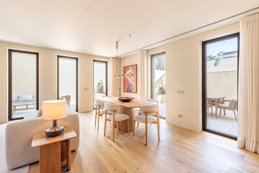 Estoril Apartment | T3-Duplex  | Indoor/Outdoor Pool | Gym & Spa| 3 Car Garage