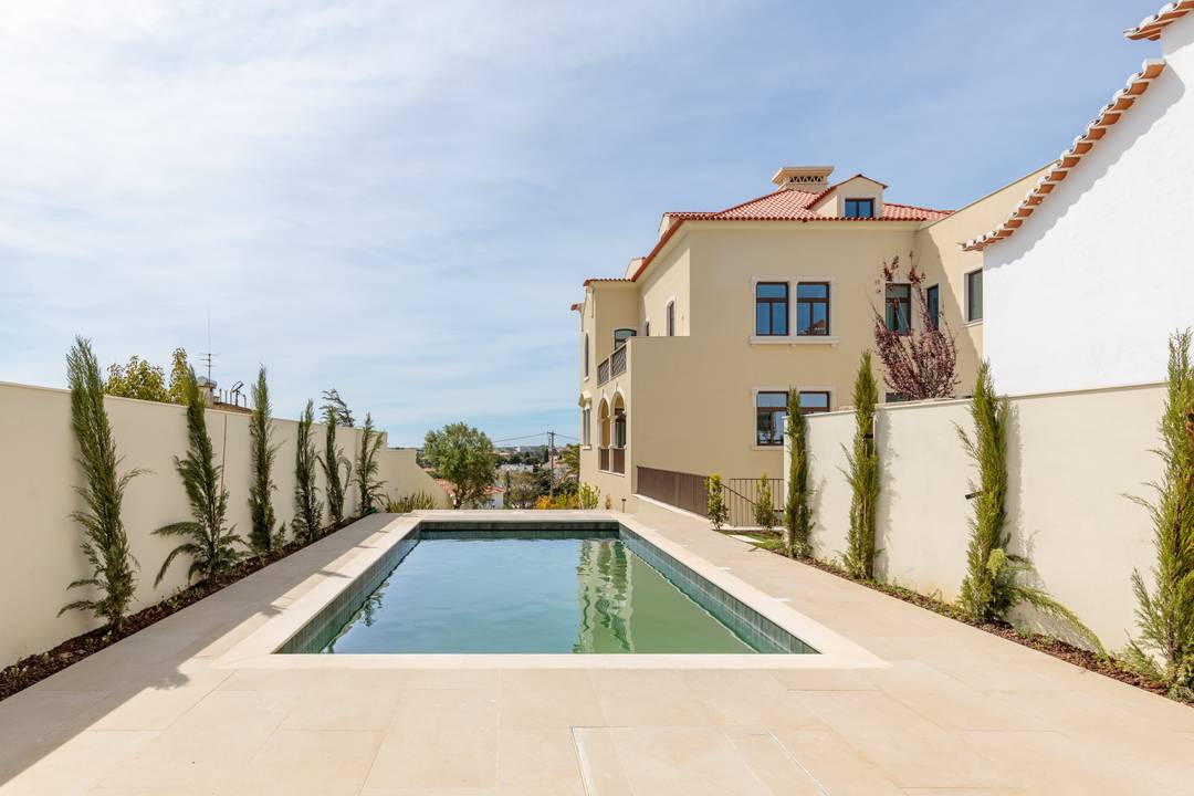 Estoril Apartment | T3  | 181m2 Outdoor Patio |  Indoor/Outdoor Pool | Gym & Spa| 3 Car Garage