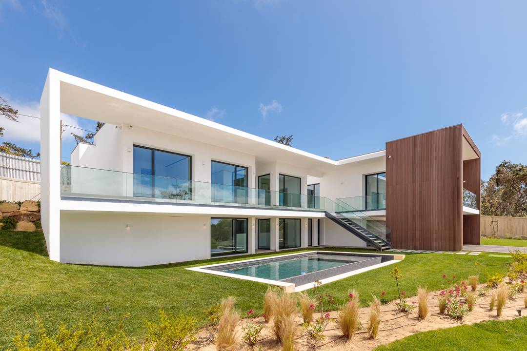 Atlantic Views | Pool | 5 Bedrooms | Ocean Views | Gated Condominium | 4-Car Garage | 15min To Cascais