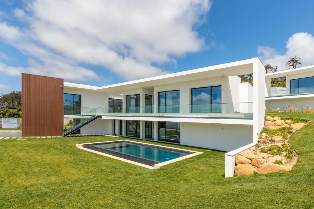 Atlantic Views | Pool | 5 Bedrooms | Ocean Views | Gated Condominium | 4-Car Garage | 15min To Cascais