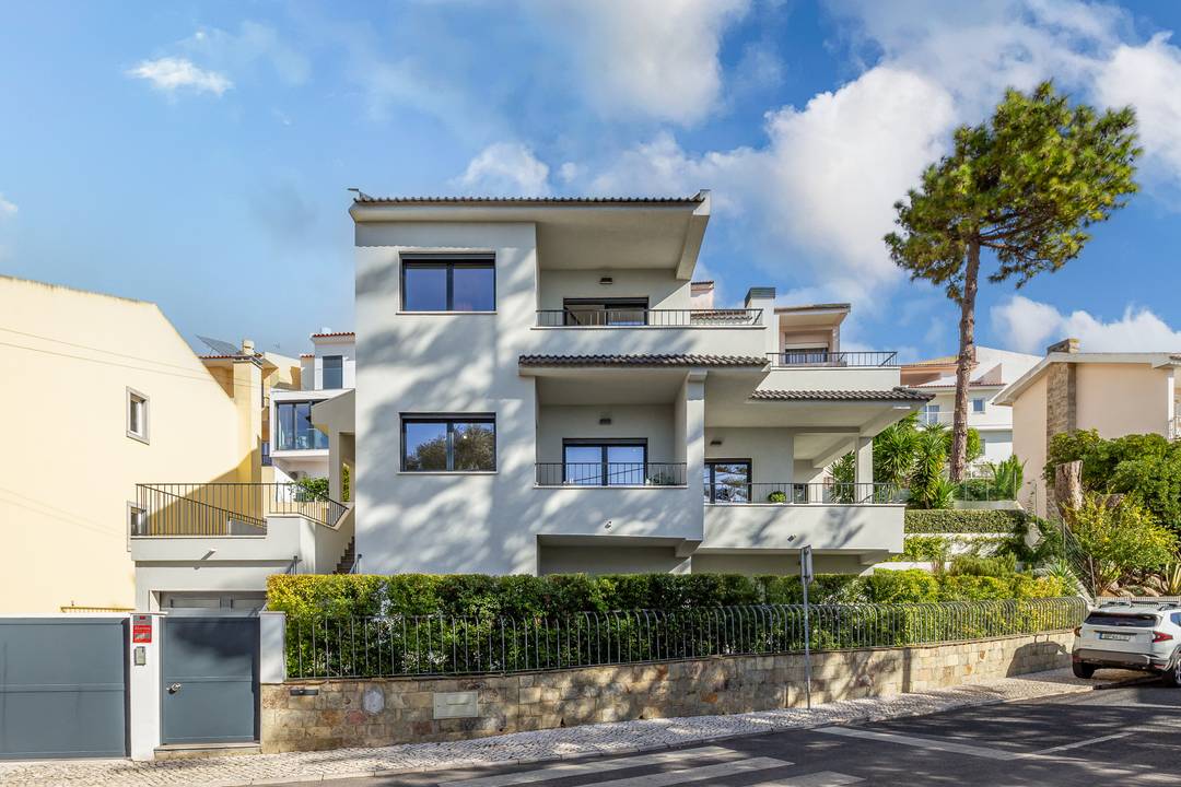 Family Home | 4 Bedrooms | Sea Views | Independent Apartment | Garage | Close To International Schools