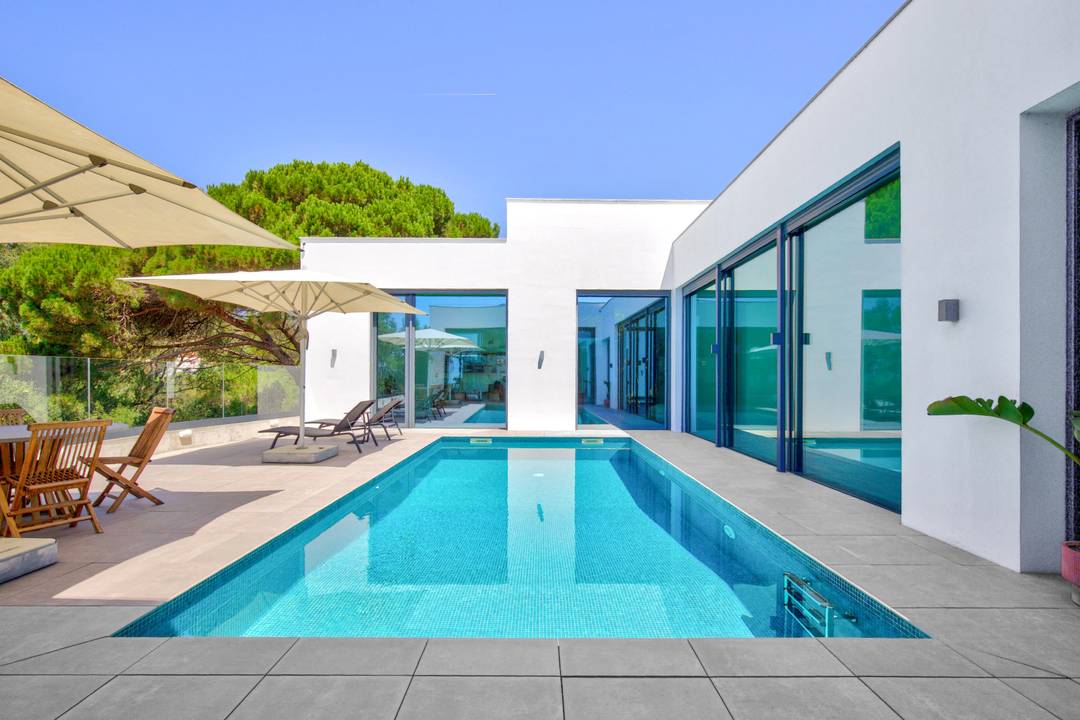 Family Villa | 5 bedrooms | Heated Pool | Master Suite 53sqm | Elevator | 4-Car Garage | Beach 7min