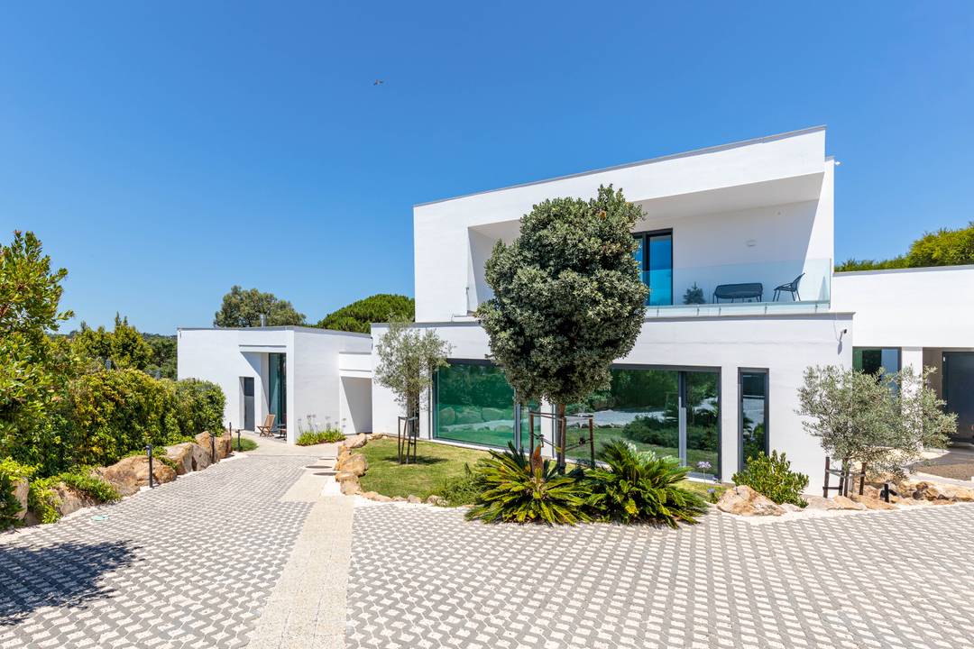 Family Villa | 5 bedrooms | Heated Pool | Master Suite 53sqm | Elevator | 4-Car Garage | Beach 7min